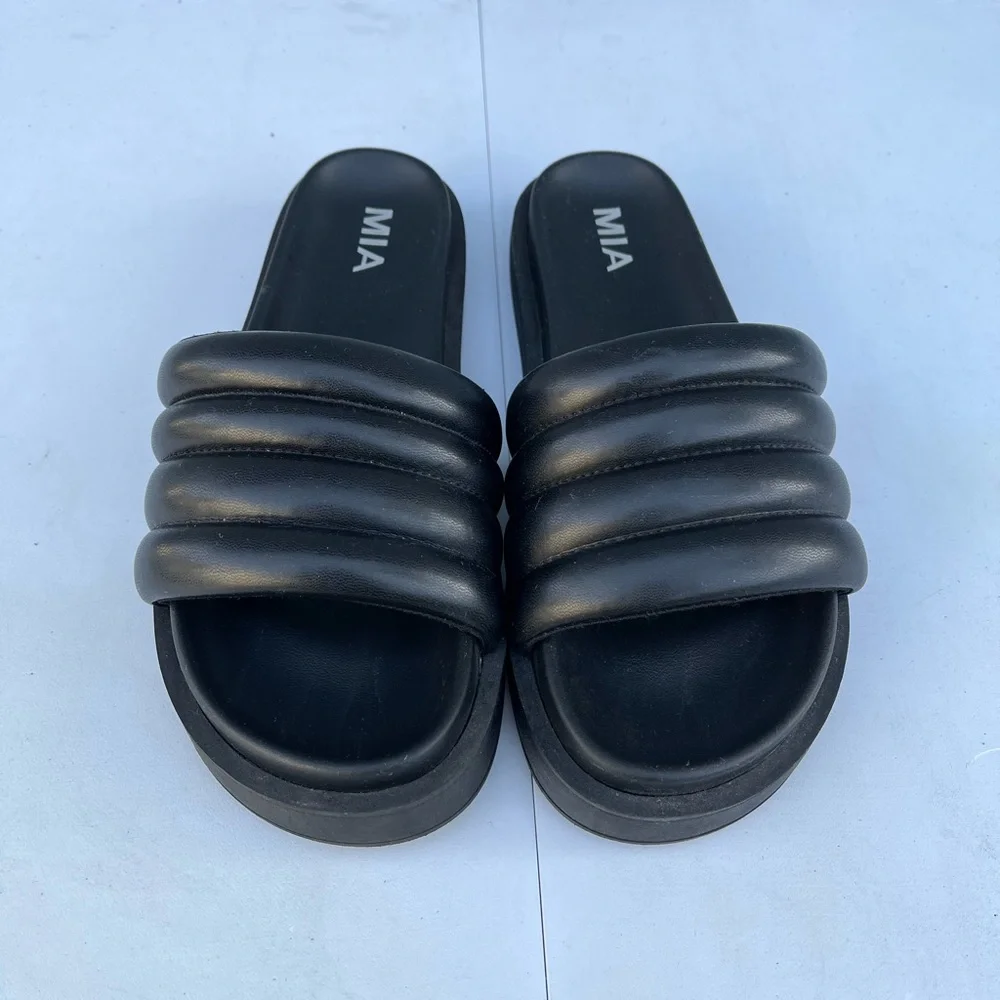 MIA Black Sandals - Picture 2 of 5